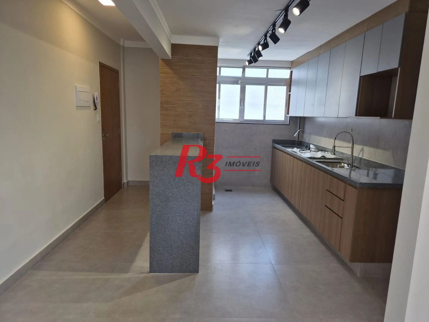 Apartamento com 2 dormitórios à venda, 99 m² por R$ 570.000,00 - Gonzaga - Santos/SP