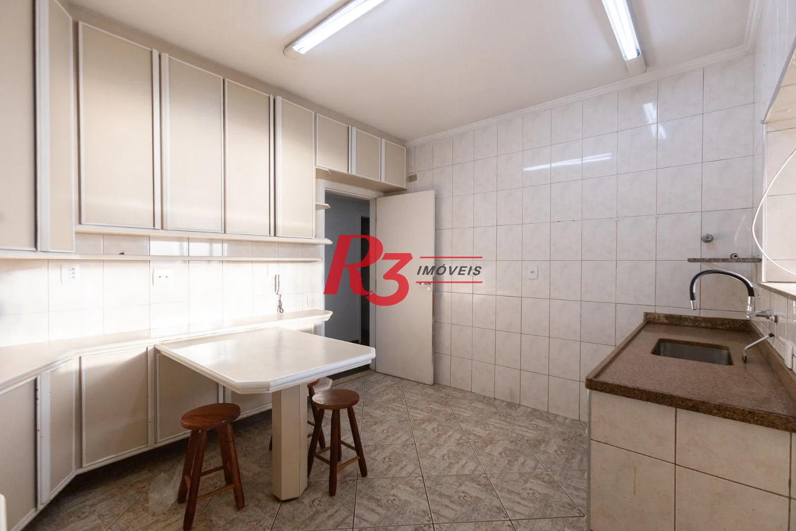 Apartamento com 3 dormitórios à venda, 140 m² por R$ 1.200.000,00 - Ponta da Praia - Santos/SP