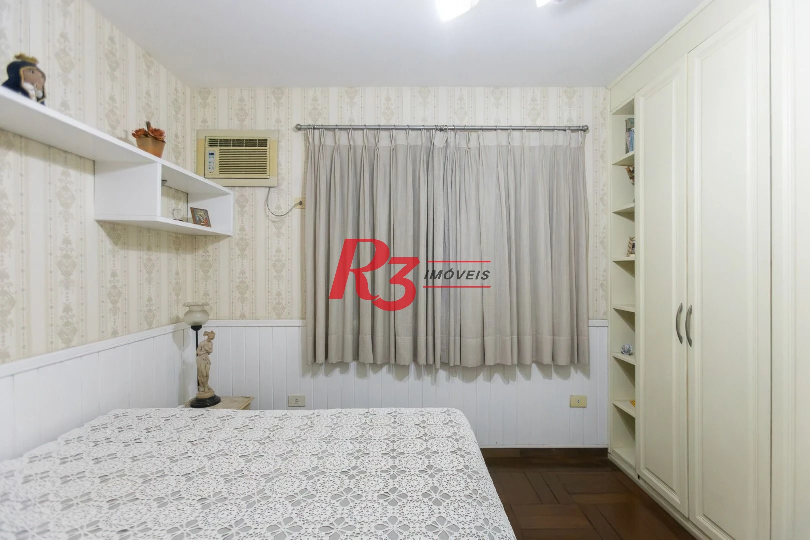 Casa com 3 dormitórios à venda, 242 m² por R$ 2.100.000,00 - Embaré - Santos/SP