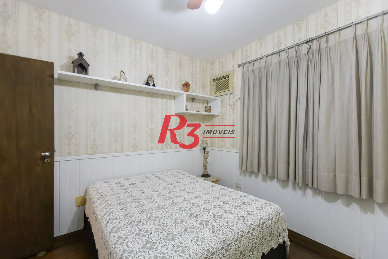 Casa com 3 dormitórios à venda, 242 m² por R$ 2.100.000,00 - Embaré - Santos/SP