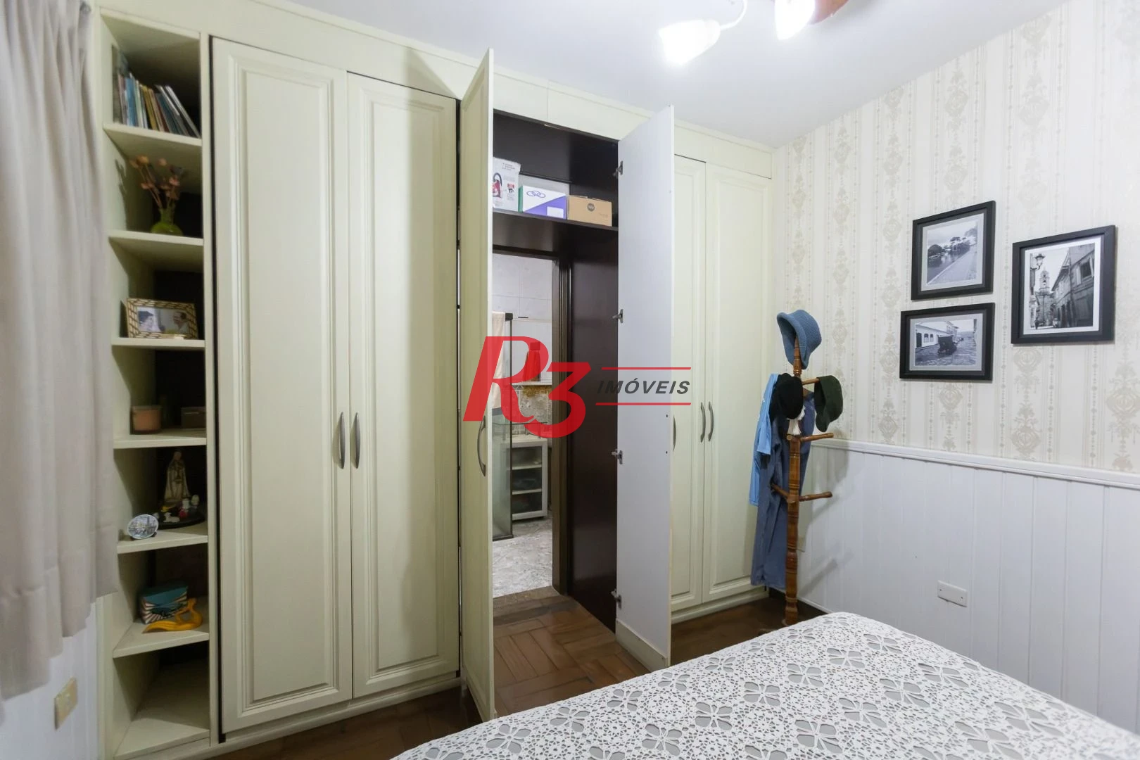 Casa com 3 dormitórios à venda, 242 m² por R$ 2.100.000,00 - Embaré - Santos/SP