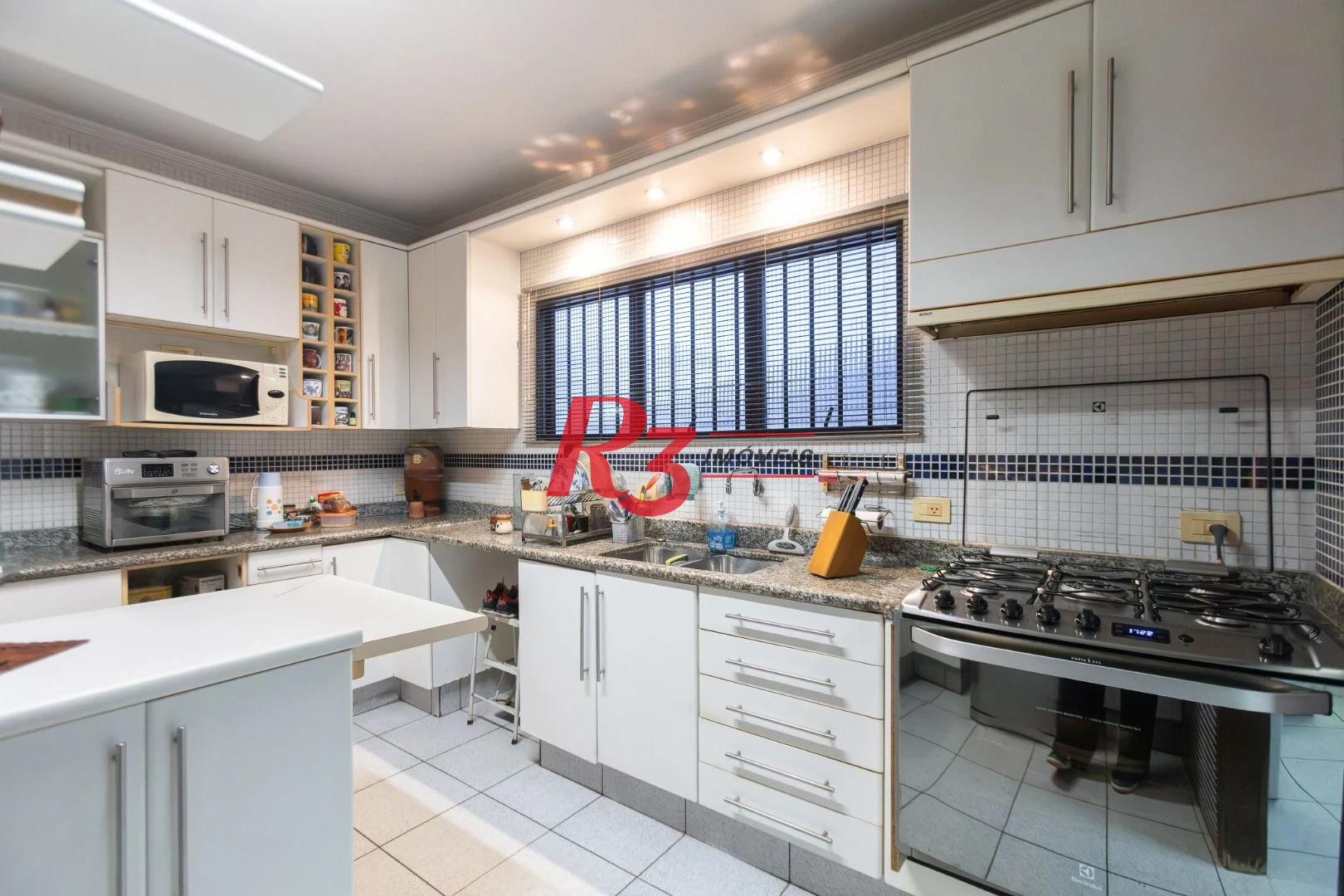 Casa com 3 dormitórios à venda, 242 m² por R$ 2.100.000,00 - Embaré - Santos/SP