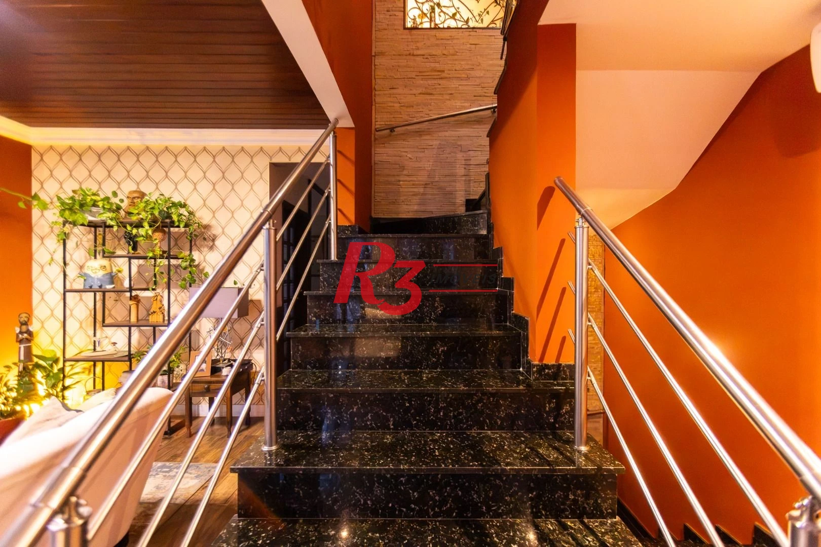 Casa com 3 dormitórios à venda, 242 m² por R$ 2.100.000,00 - Embaré - Santos/SP