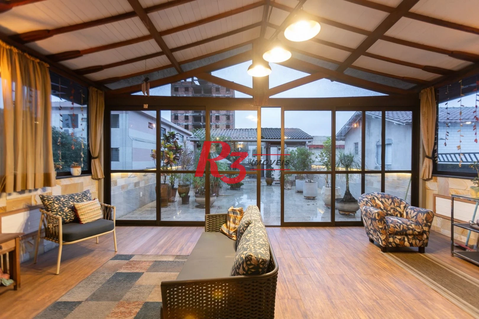 Casa com 3 dormitórios à venda, 242 m² por R$ 2.100.000,00 - Embaré - Santos/SP
