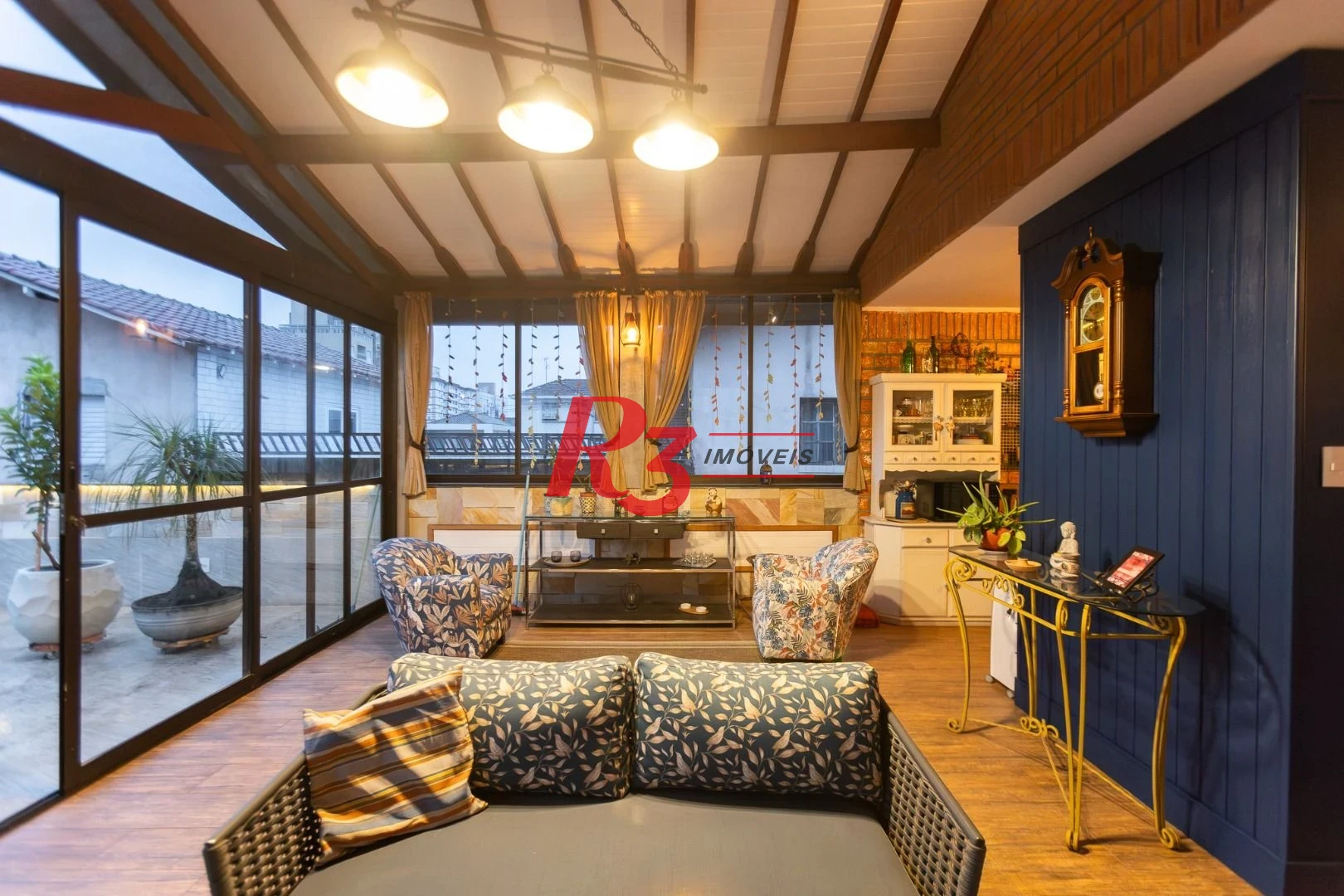 Casa com 3 dormitórios à venda, 242 m² por R$ 2.100.000,00 - Embaré - Santos/SP