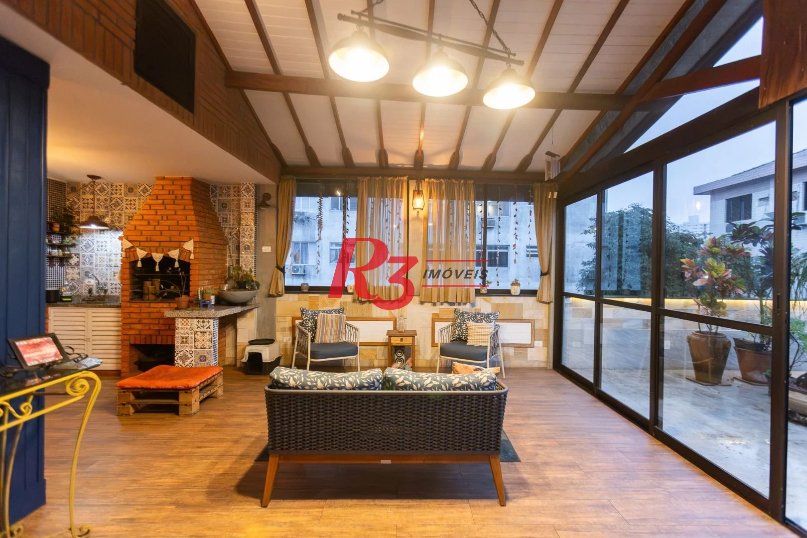 Casa com 3 dormitórios à venda, 242 m² por R$ 2.100.000,00 - Embaré - Santos/SP