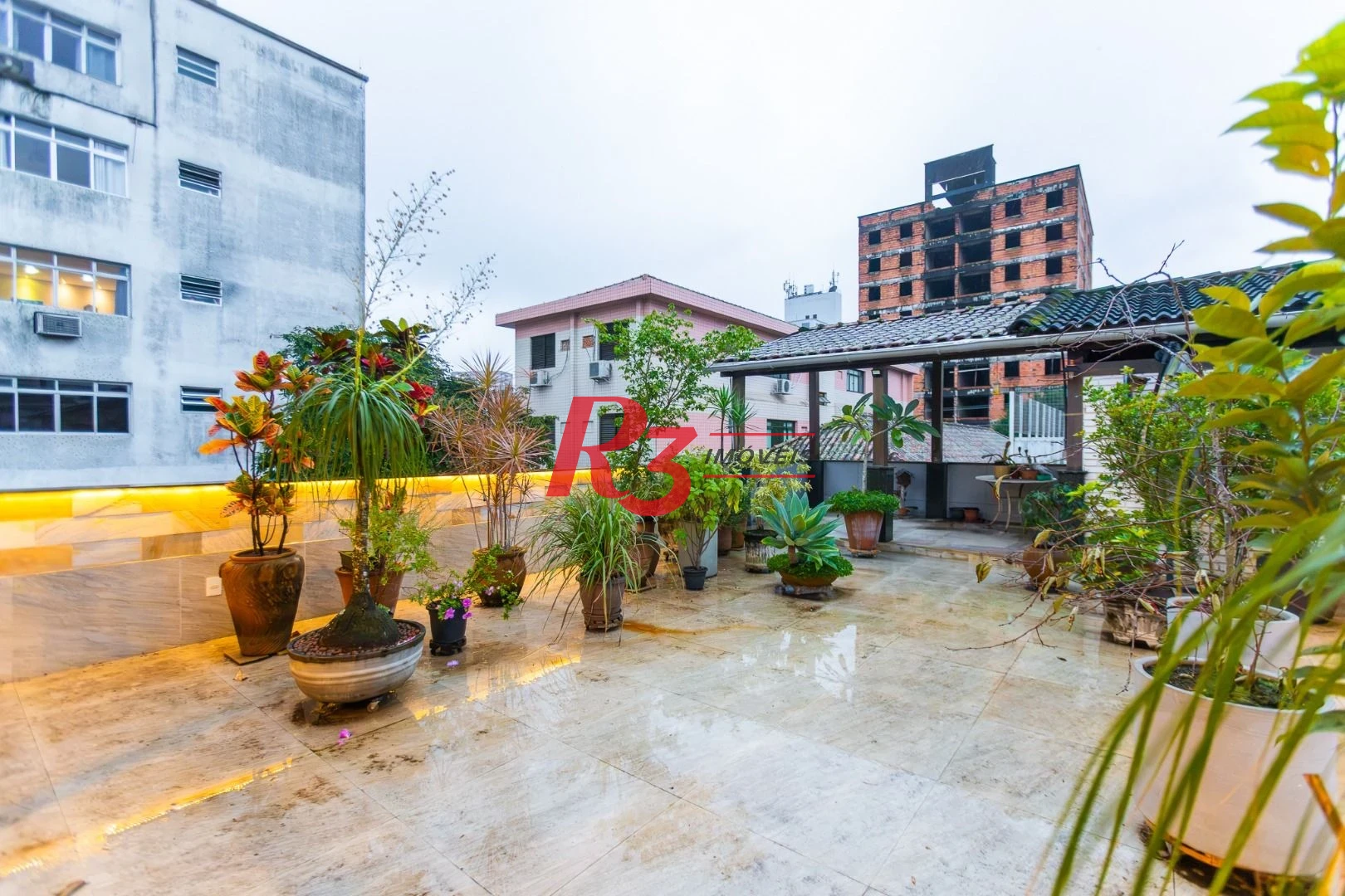 Casa com 3 dormitórios à venda, 242 m² por R$ 2.100.000,00 - Embaré - Santos/SP