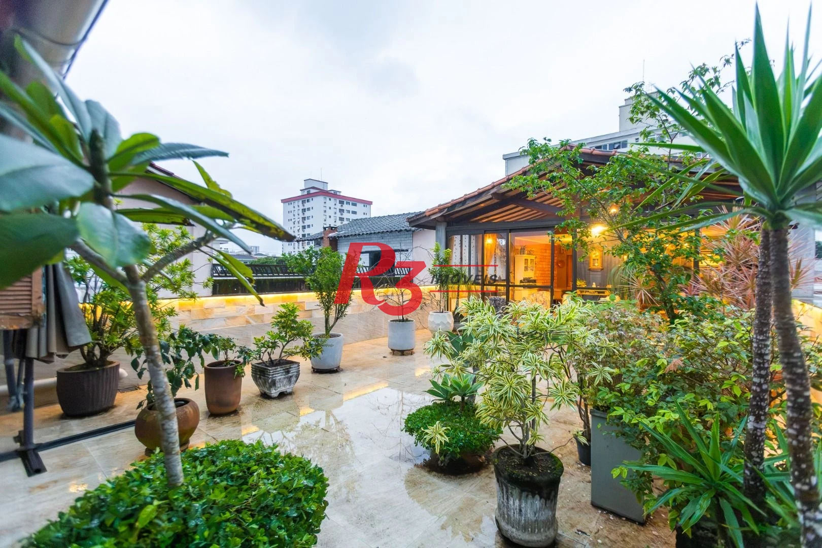 Casa com 3 dormitórios à venda, 242 m² por R$ 2.100.000,00 - Embaré - Santos/SP