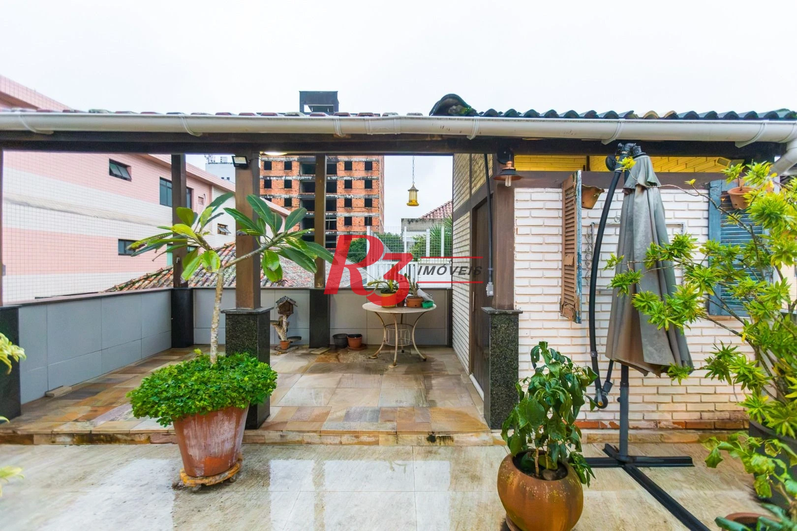 Casa com 3 dormitórios à venda, 242 m² por R$ 2.100.000,00 - Embaré - Santos/SP