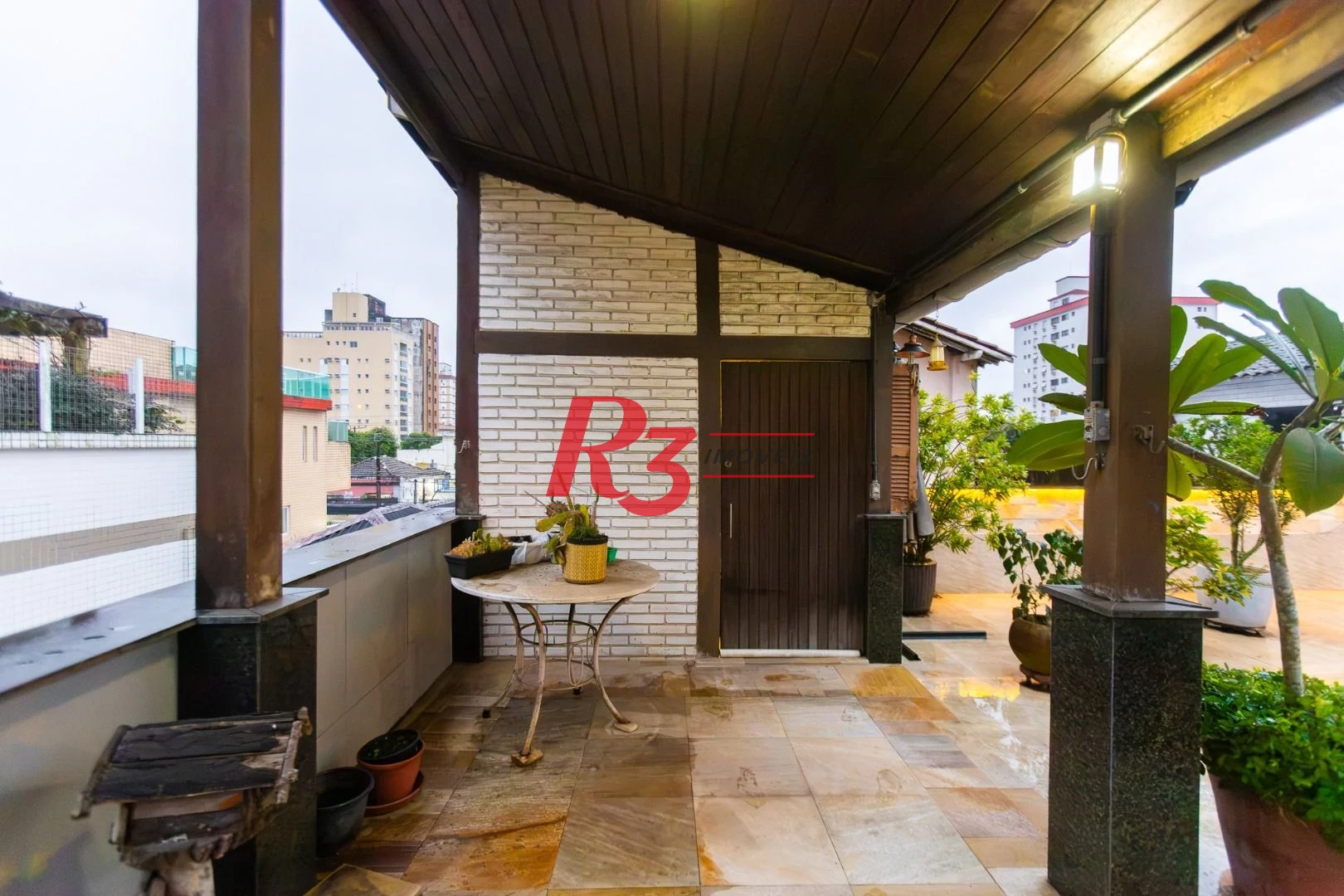Casa com 3 dormitórios à venda, 242 m² por R$ 2.100.000,00 - Embaré - Santos/SP