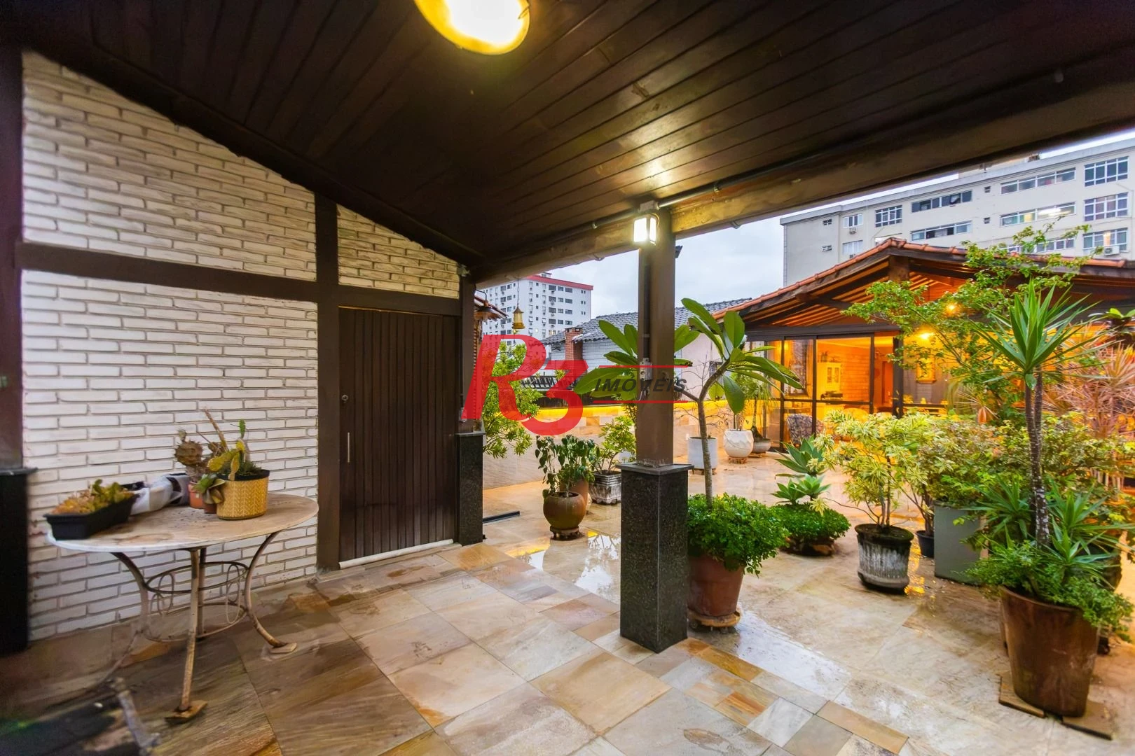 Casa com 3 dormitórios à venda, 242 m² por R$ 2.100.000,00 - Embaré - Santos/SP