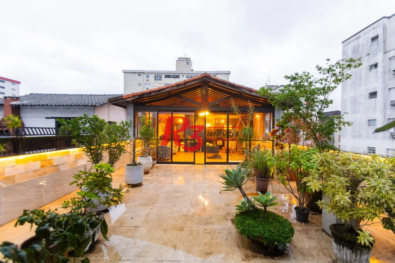 Casa com 3 dormitórios à venda, 242 m² por R$ 2.100.000,00 - Embaré - Santos/SP