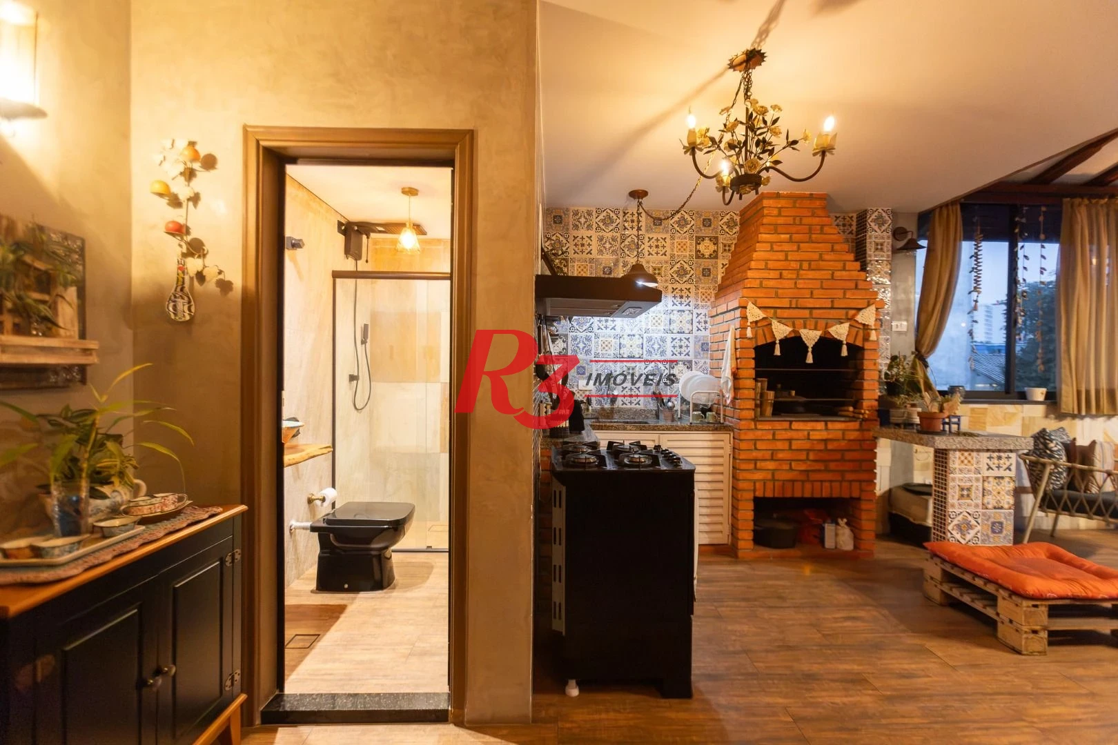 Casa com 3 dormitórios à venda, 242 m² por R$ 2.100.000,00 - Embaré - Santos/SP