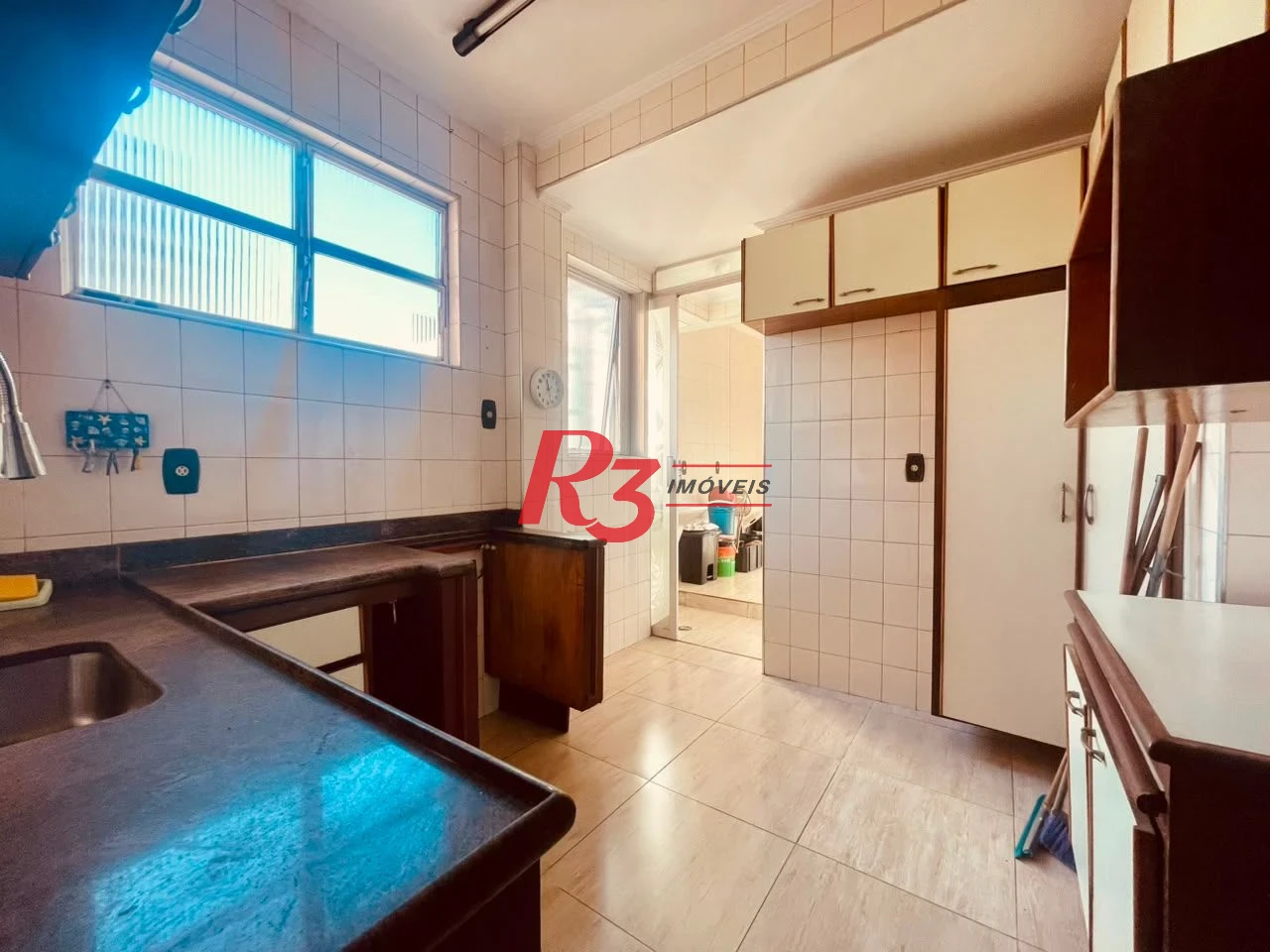Apartamento com 2 dormitórios à venda, 75 m² por R$ 695.000,00 - Gonzaga - Santos/SP