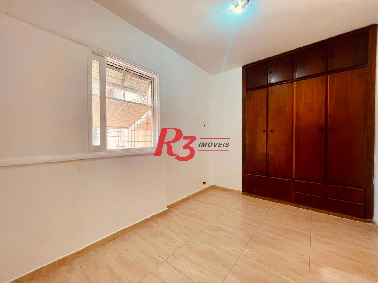 Apartamento com 2 dormitórios à venda, 75 m² por R$ 695.000,00 - Gonzaga - Santos/SP