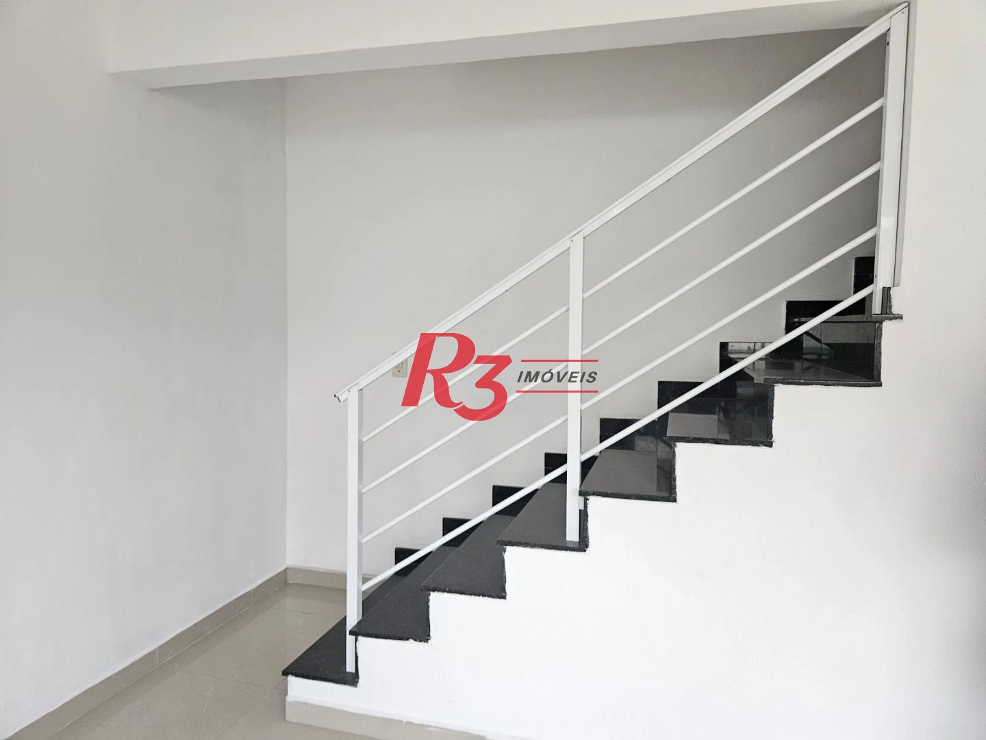 Village com 2 dormitórios para alugar, 110 m² por R$ 3.700,00/mês - Marapé - Santos/SP