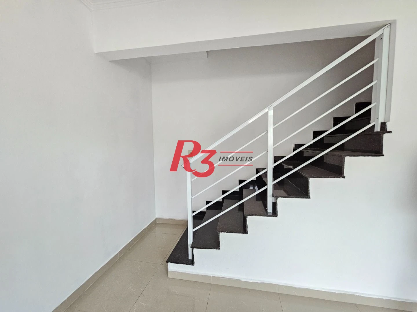 Village com 2 dormitórios para alugar, 110 m² por R$ 3.700,00/mês - Marapé - Santos/SP