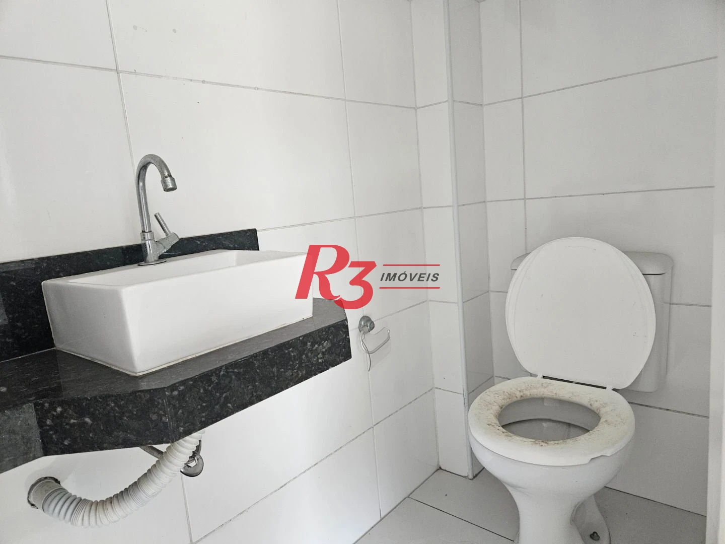 Village com 2 dormitórios para alugar, 110 m² por R$ 3.700,00/mês - Marapé - Santos/SP