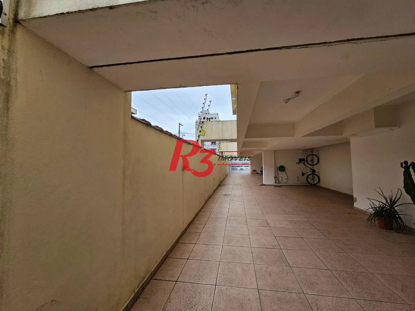 Village com 2 dormitórios para alugar, 110 m² por R$ 3.700,00/mês - Marapé - Santos/SP