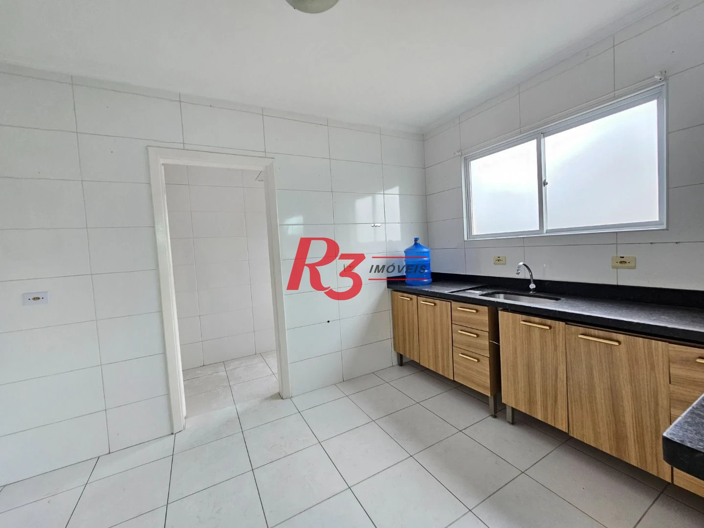 Village com 2 dormitórios para alugar, 110 m² por R$ 3.700,00/mês - Marapé - Santos/SP