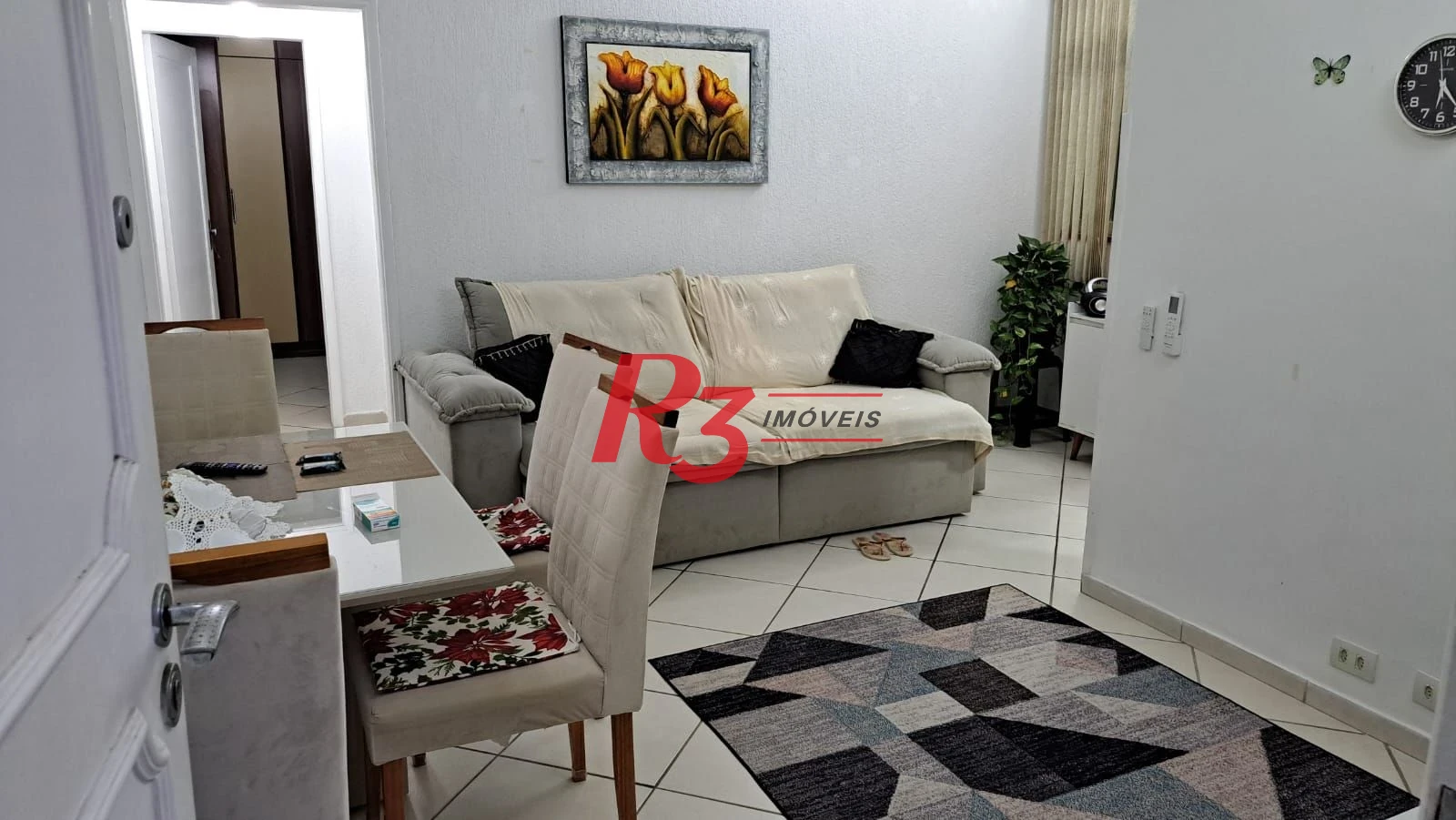 Apartamento amplo de 1 dormitório no Embaré
