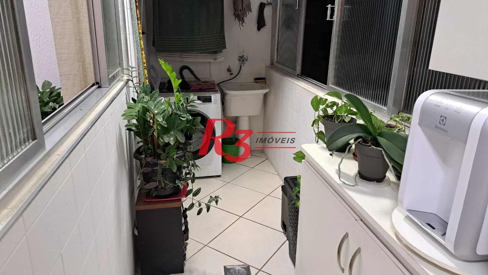 Apartamento amplo de 1 dormitório no Embaré