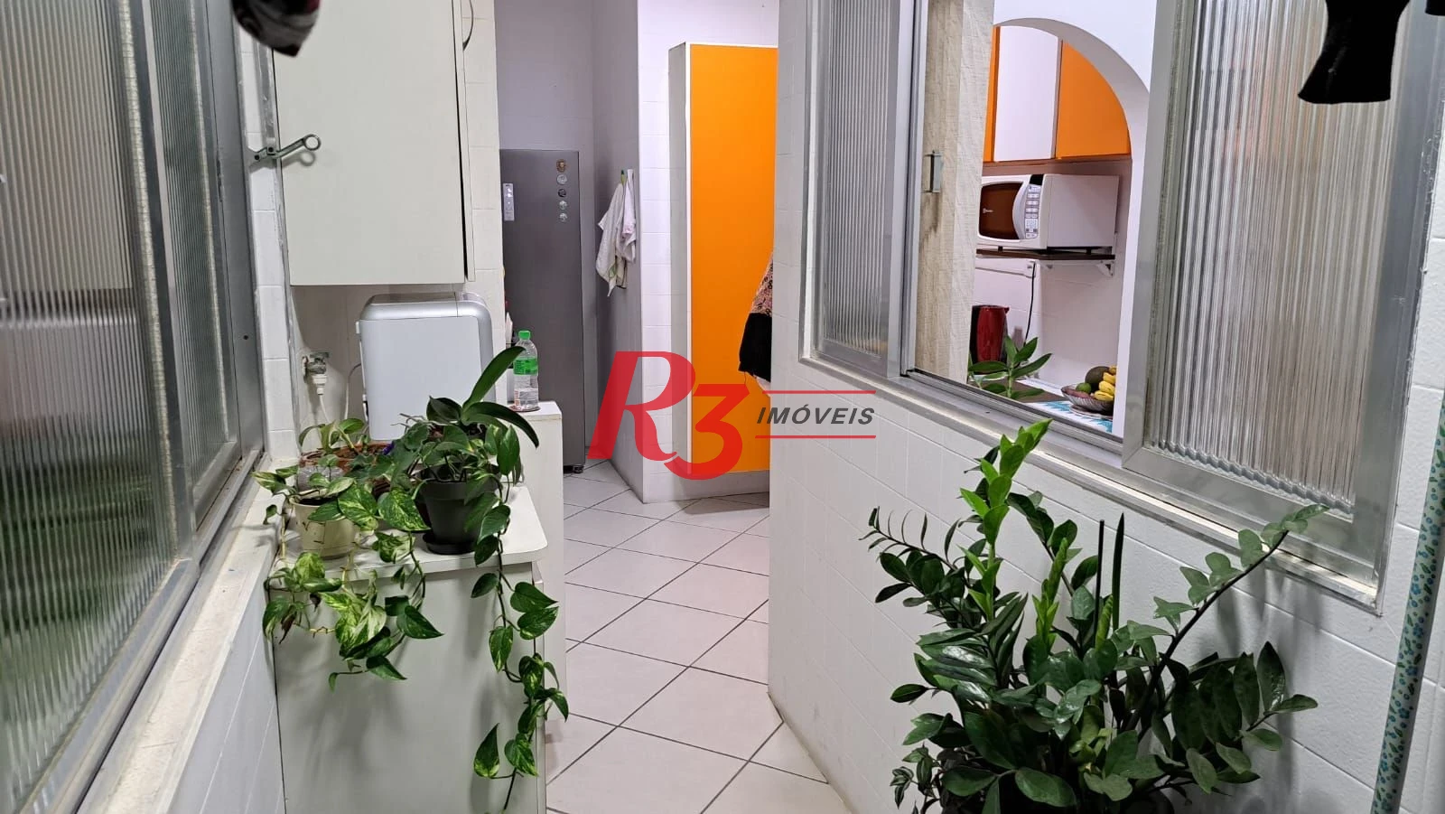Apartamento amplo de 1 dormitório no Embaré