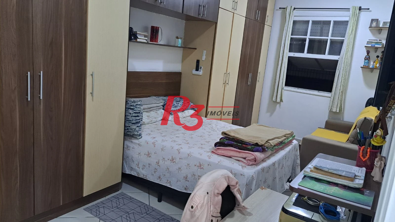 Apartamento amplo de 1 dormitório no Embaré