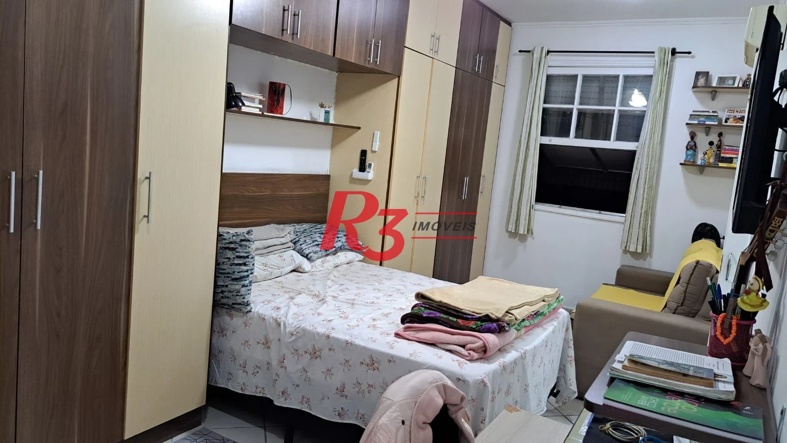 Apartamento amplo de 1 dormitório no Embaré