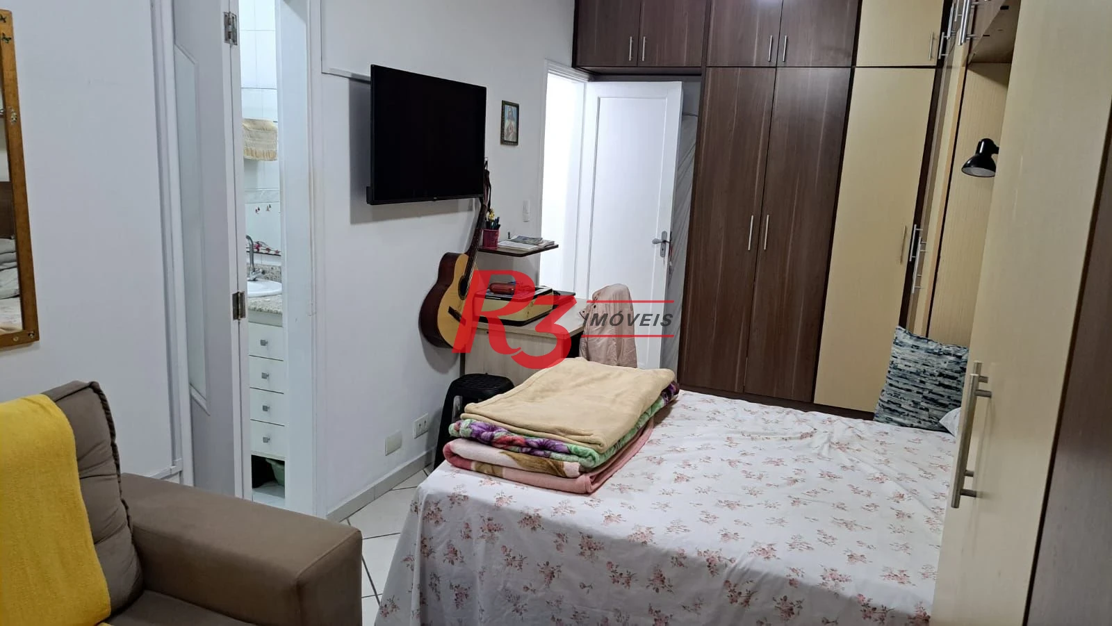 Apartamento amplo de 1 dormitório no Embaré