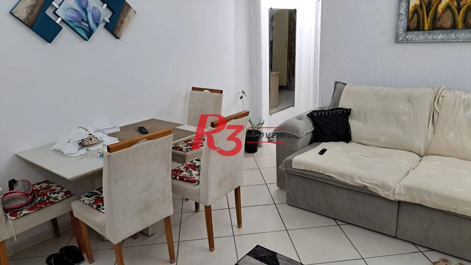 Apartamento amplo de 1 dormitório no Embaré