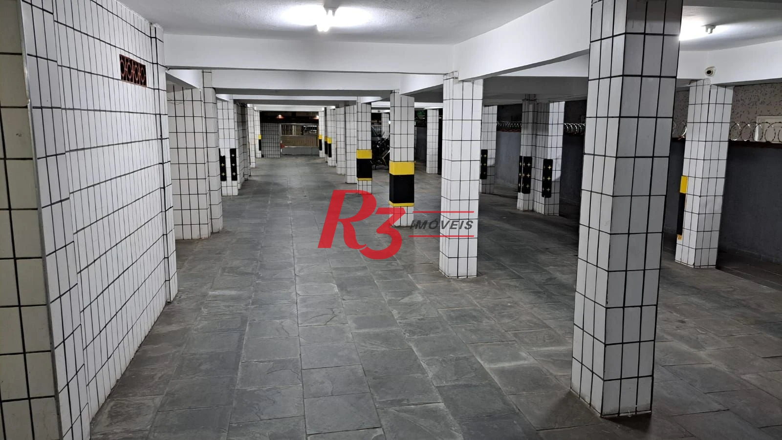 Apartamento amplo de 1 dormitório no Embaré