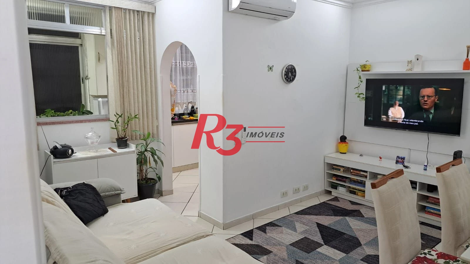 Apartamento amplo de 1 dormitório no Embaré