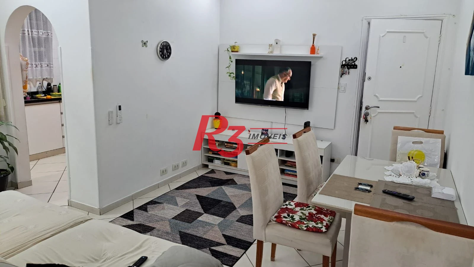 Apartamento amplo de 1 dormitório no Embaré