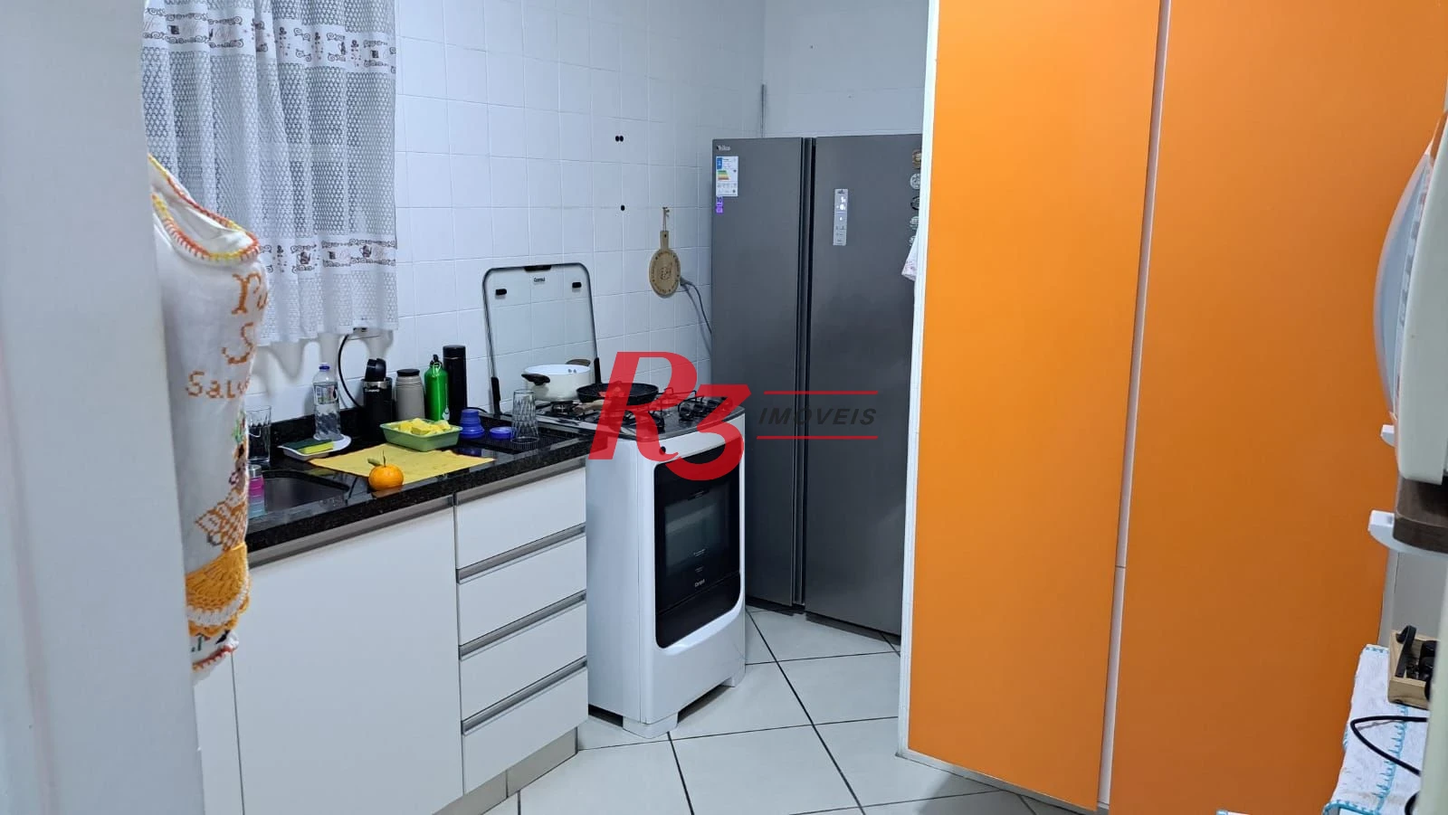 Apartamento amplo de 1 dormitório no Embaré