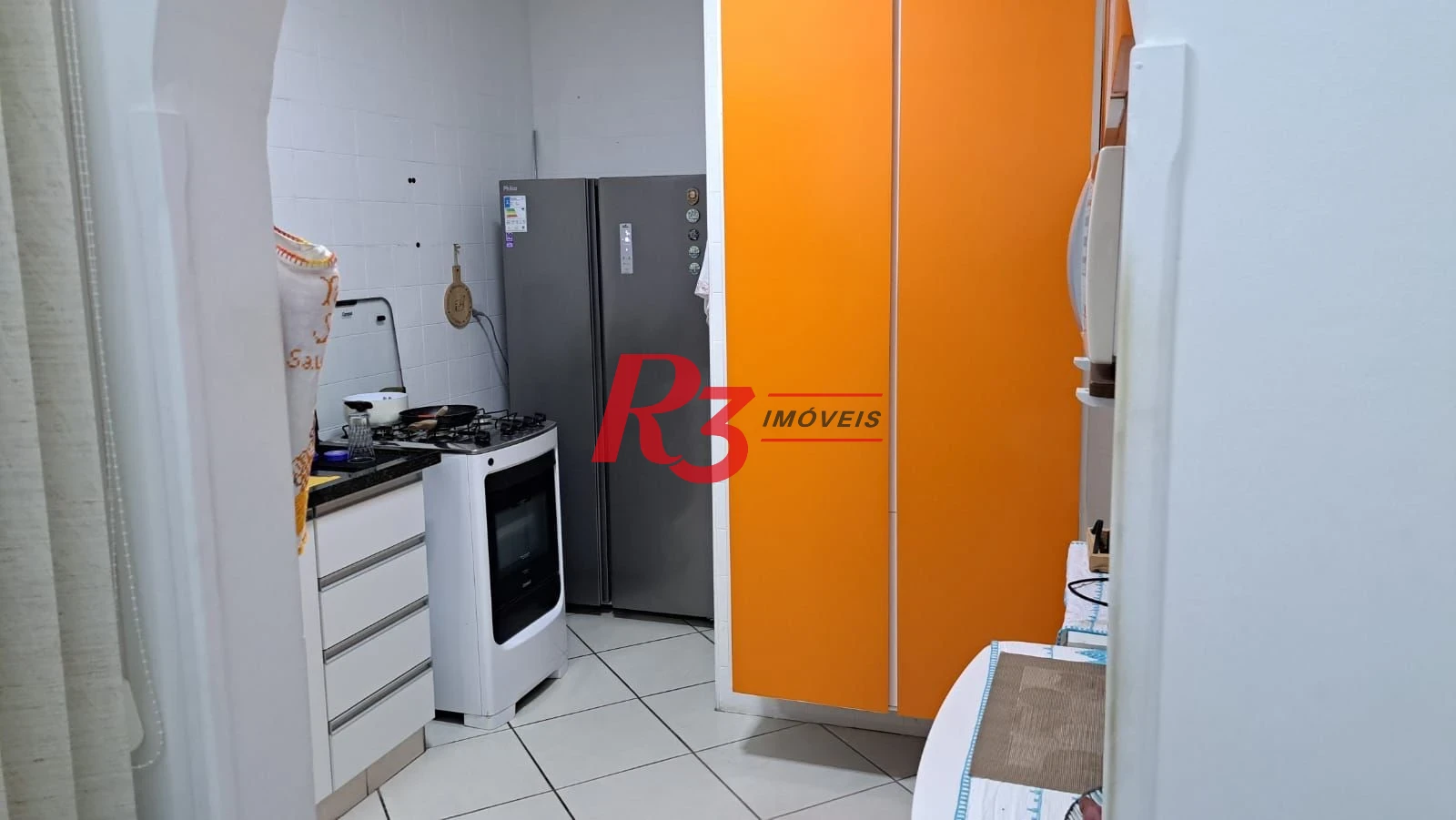 Apartamento amplo de 1 dormitório no Embaré