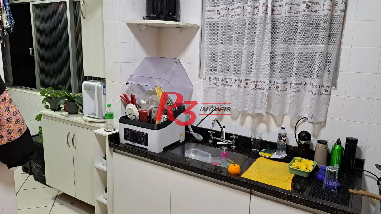 Apartamento amplo de 1 dormitório no Embaré