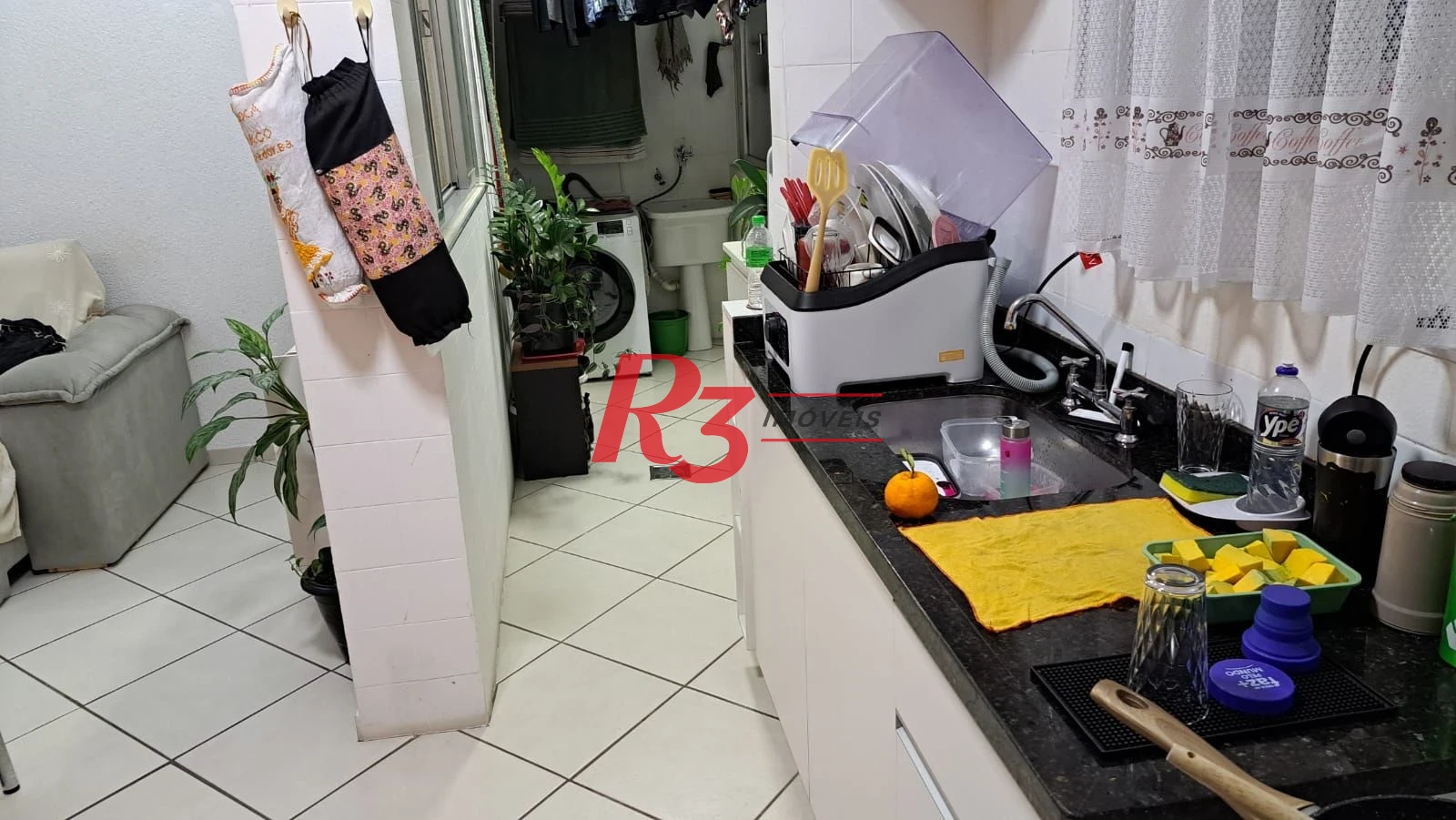 Apartamento amplo de 1 dormitório no Embaré