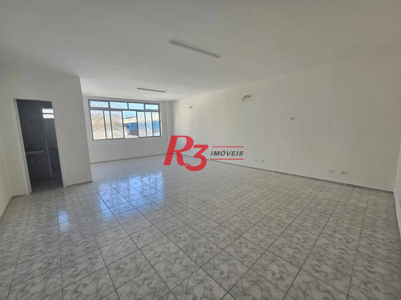 Sala comercial para Alugar na Vila Nova em Santos – Excelente localização