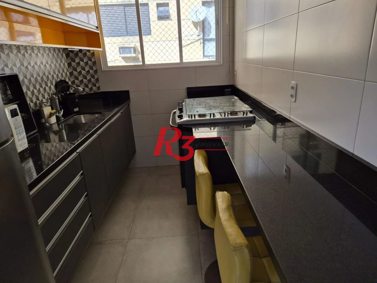 Apartamento com 1 dormitório à venda, 47 m² por R$ 300.000,00 - Centro - São Vicente/SP