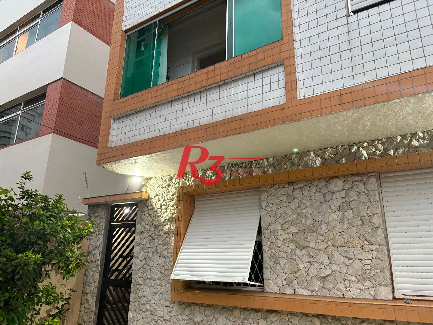 Apartamento com 2 dormitório, Quadra da Praia, Santos.