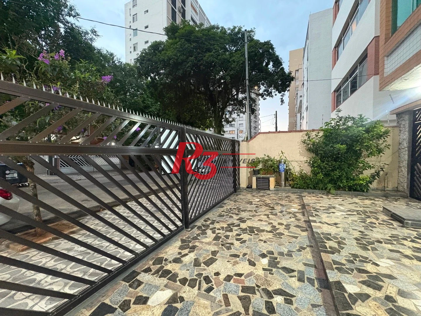 Apartamento com 2 dormitório, Quadra da Praia, Santos.