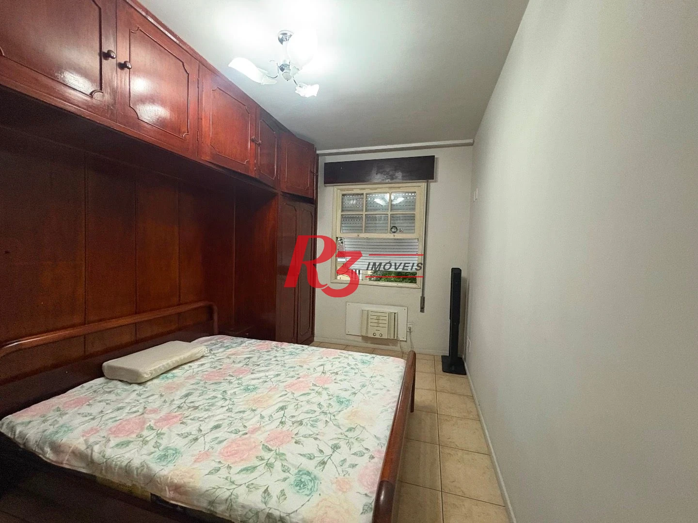 Apartamento com 2 dormitório, Quadra da Praia, Santos.