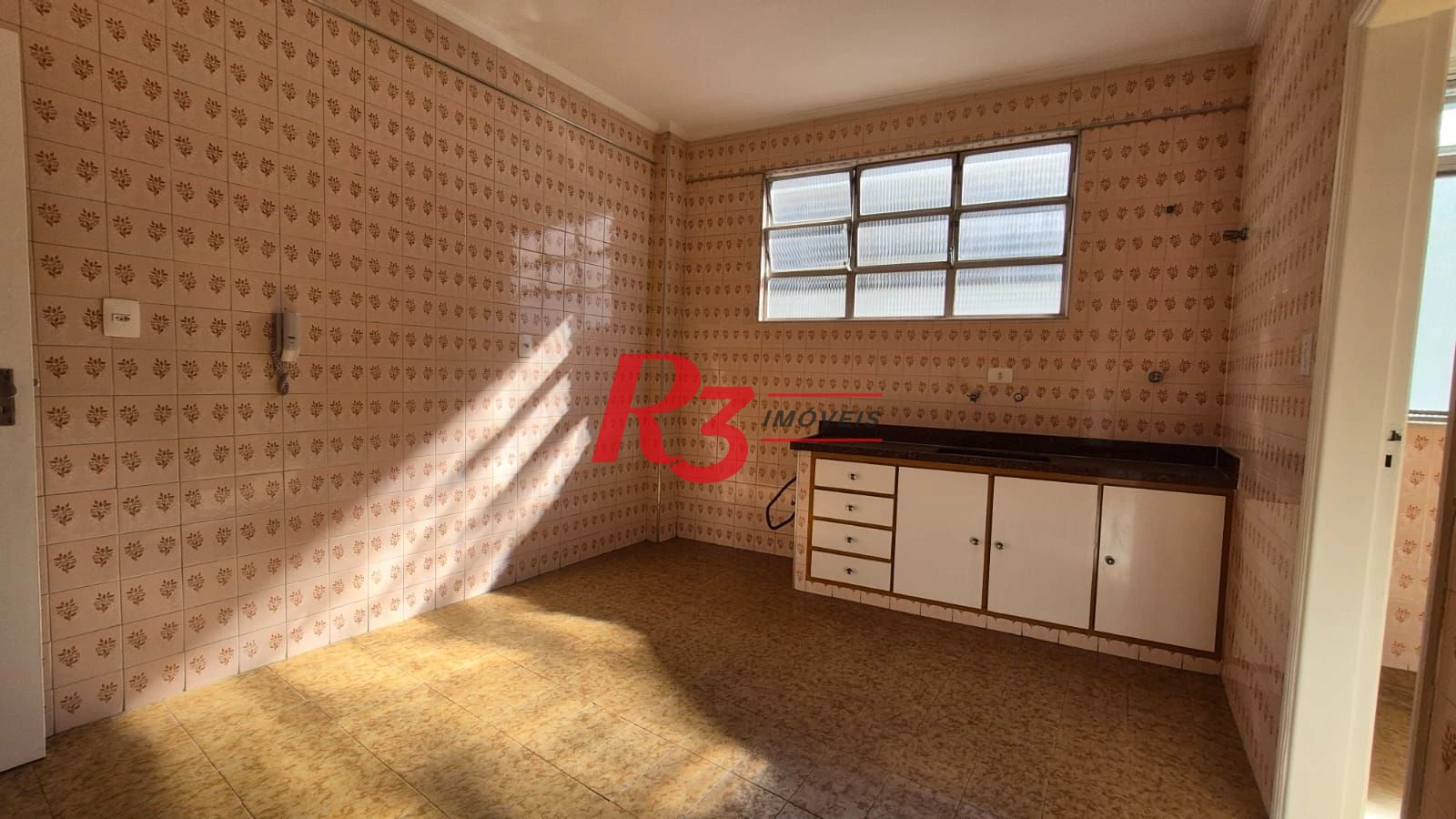Oportunidade para locação em localização excelente do bairro do Boqueirão em Santos, com 120 m², 2 quartos, 1 vaga! Condição esapecial!