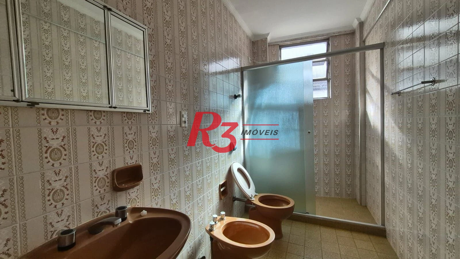Oportunidade para locação em localização excelente do bairro do Boqueirão em Santos, com 120 m², 2 quartos, 1 vaga! Condição esapecial!