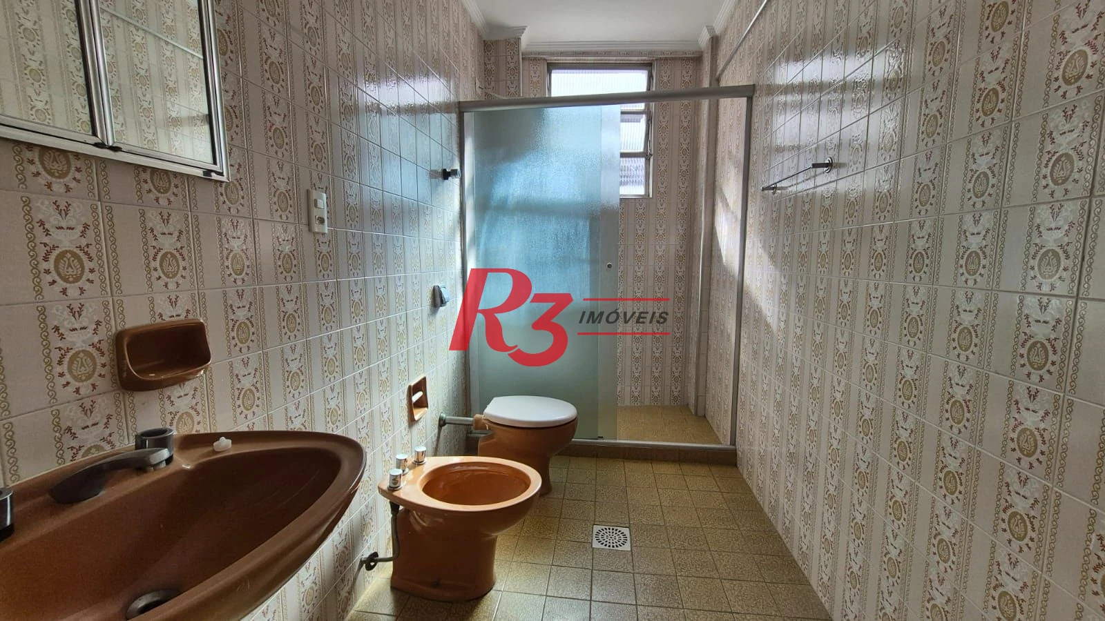 Oportunidade para locação em localização excelente do bairro do Boqueirão em Santos, com 120 m², 2 quartos, 1 vaga! Condição esapecial!