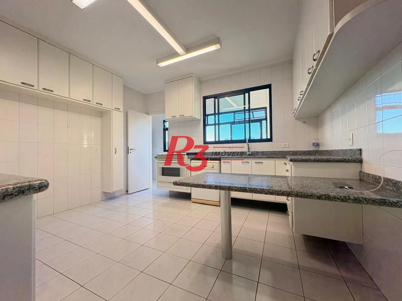 Apartamento com 2 dormitórios à venda, 109 m² por R$ 1.150.000,00 - Pompéia - Santos/SP