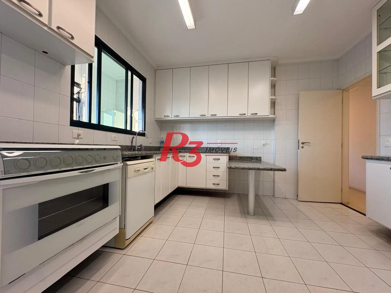 Apartamento com 2 dormitórios à venda, 109 m² por R$ 1.150.000,00 - Pompéia - Santos/SP