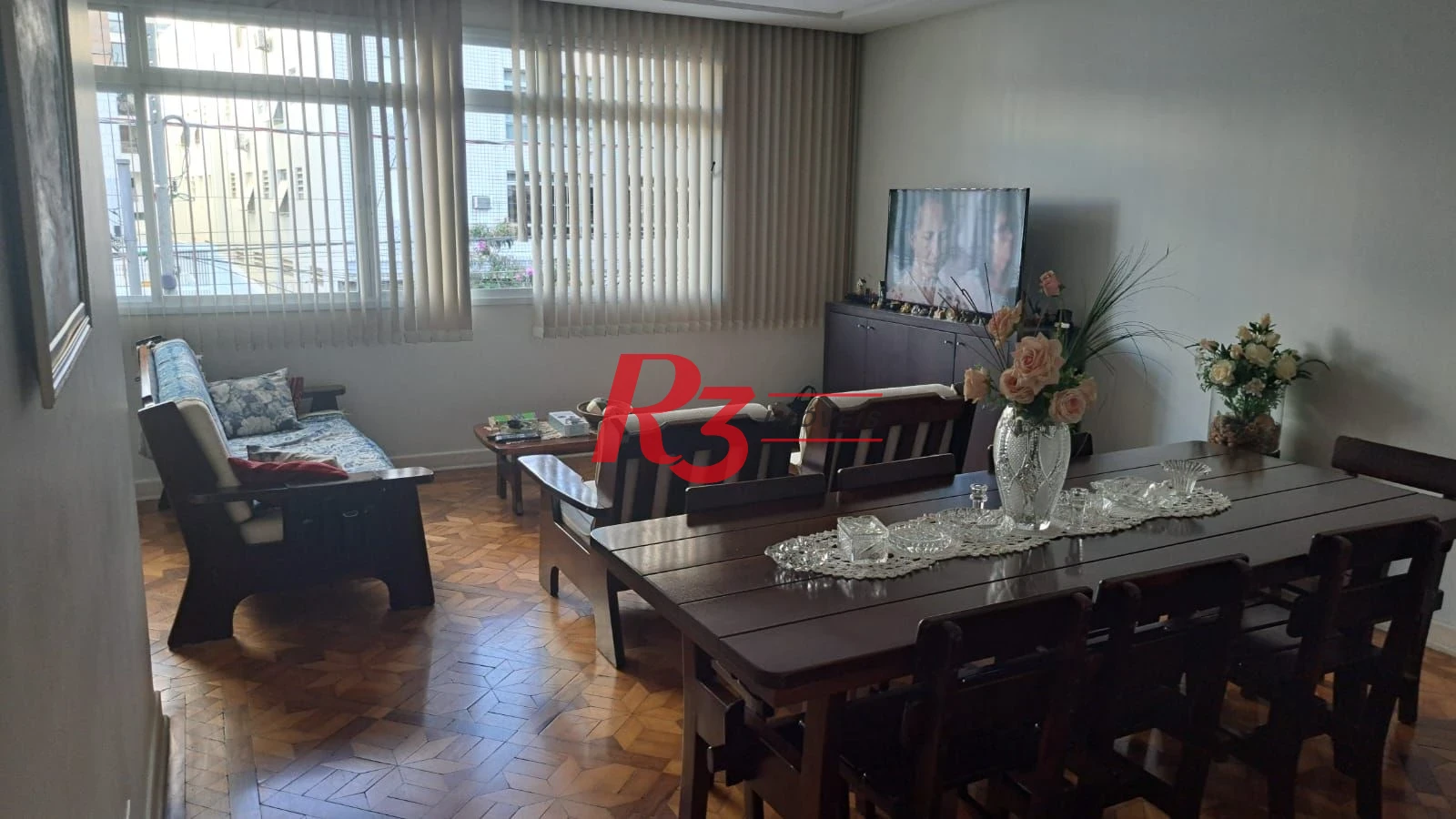Casa Sobreposta Alta na Ponta da Praia – Espaço, Conforto e Excelente Localização