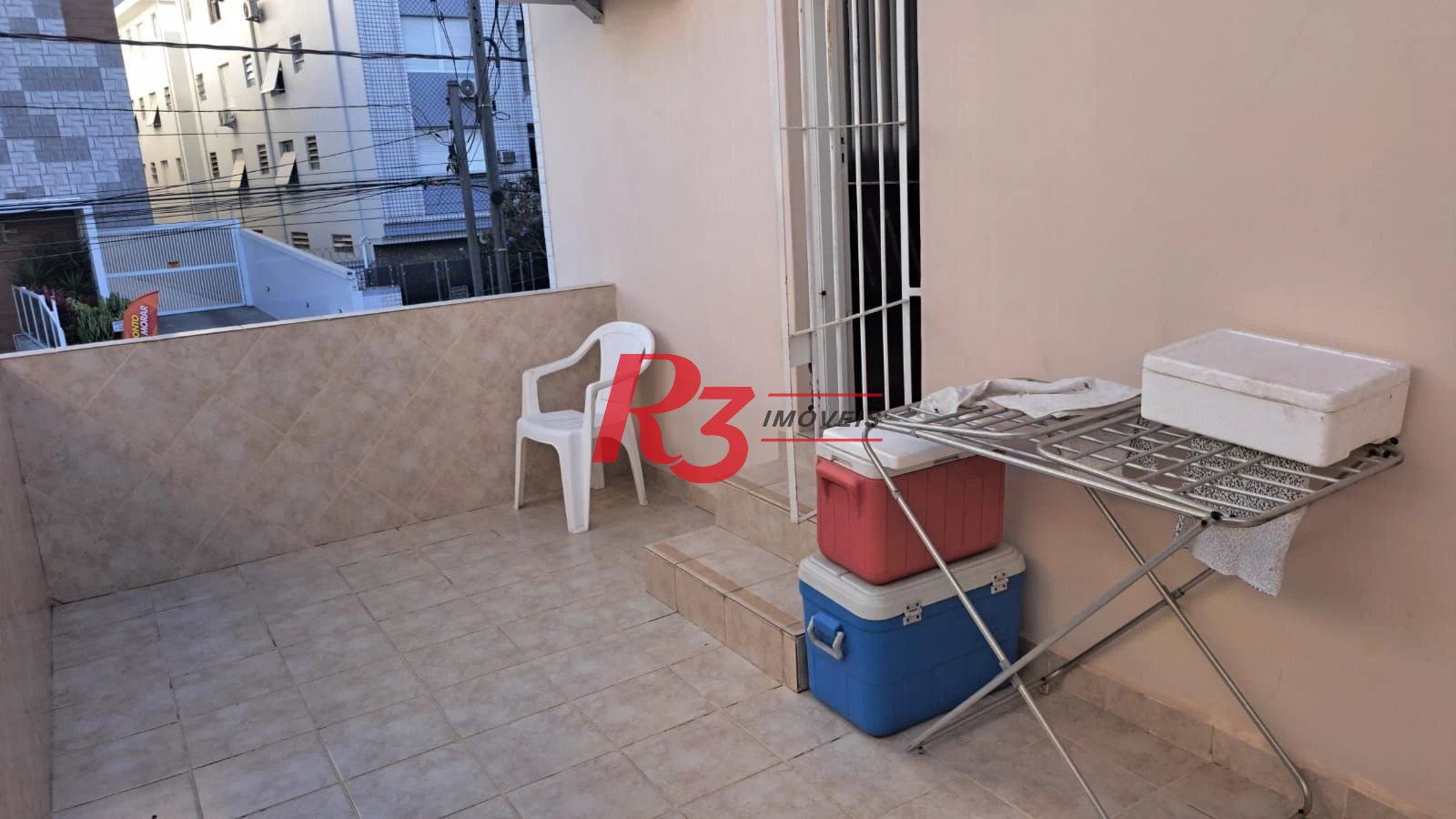 Casa Sobreposta Alta na Ponta da Praia – Espaço, Conforto e Excelente Localização